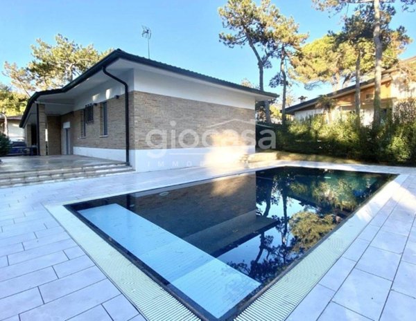casa indipendente in vendita a Lignano Sabbiadoro in zona Pineta