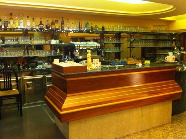 negozio in vendita a Lignano Sabbiadoro in zona Pineta