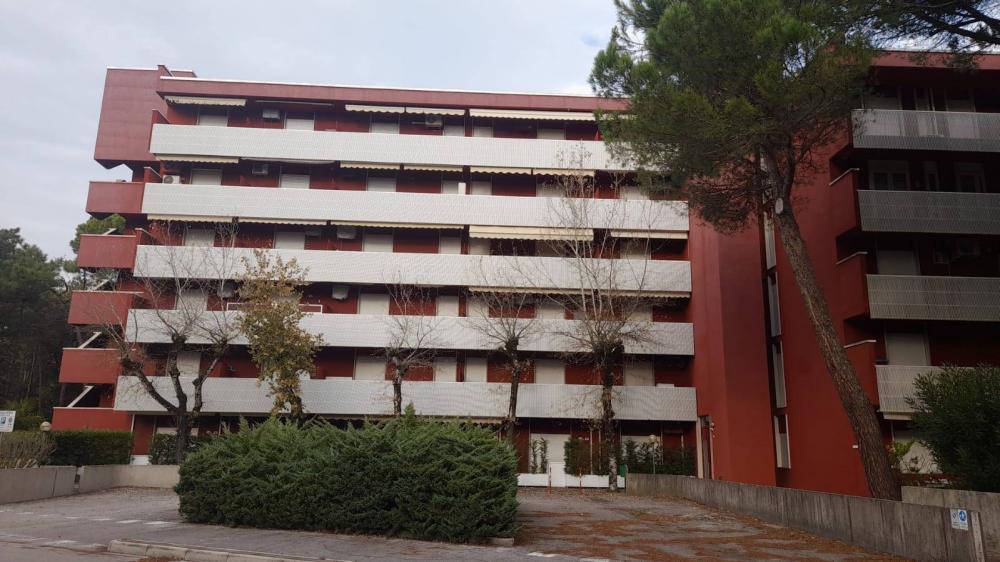 locale di sgombero in vendita a Lignano Sabbiadoro in zona Riviera
