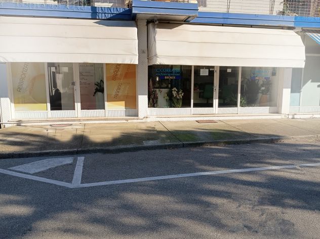 locale commerciale in vendita a Lignano Sabbiadoro