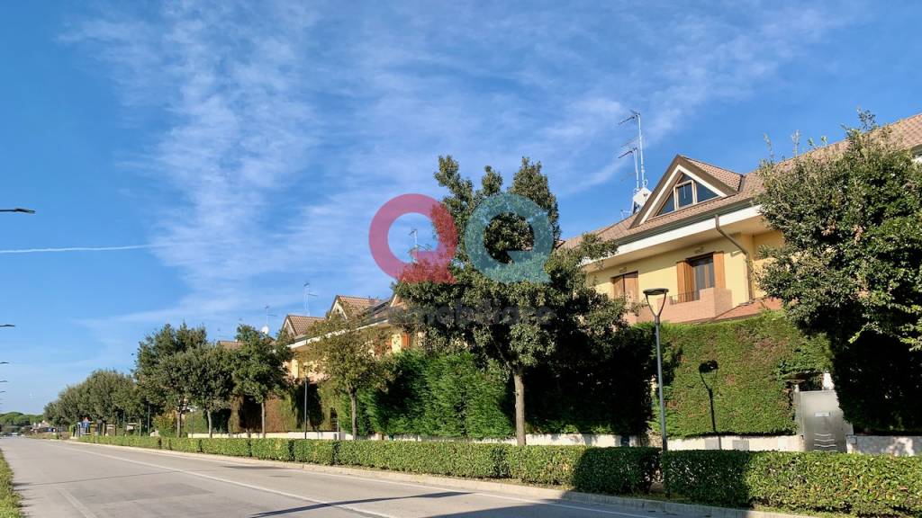 casa indipendente in vendita a Lignano Sabbiadoro