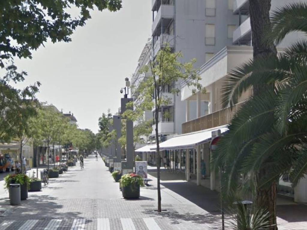 negozio in vendita a Lignano Sabbiadoro