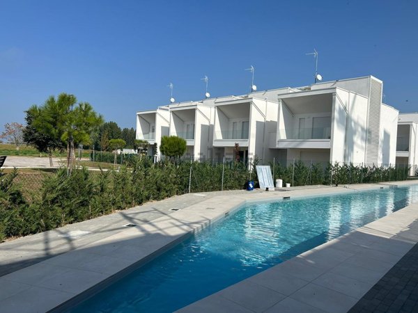 casa indipendente in vendita a Lignano Sabbiadoro in zona Pineta