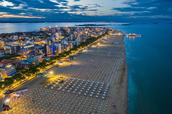 casa indipendente in vendita a Lignano Sabbiadoro in zona Pineta