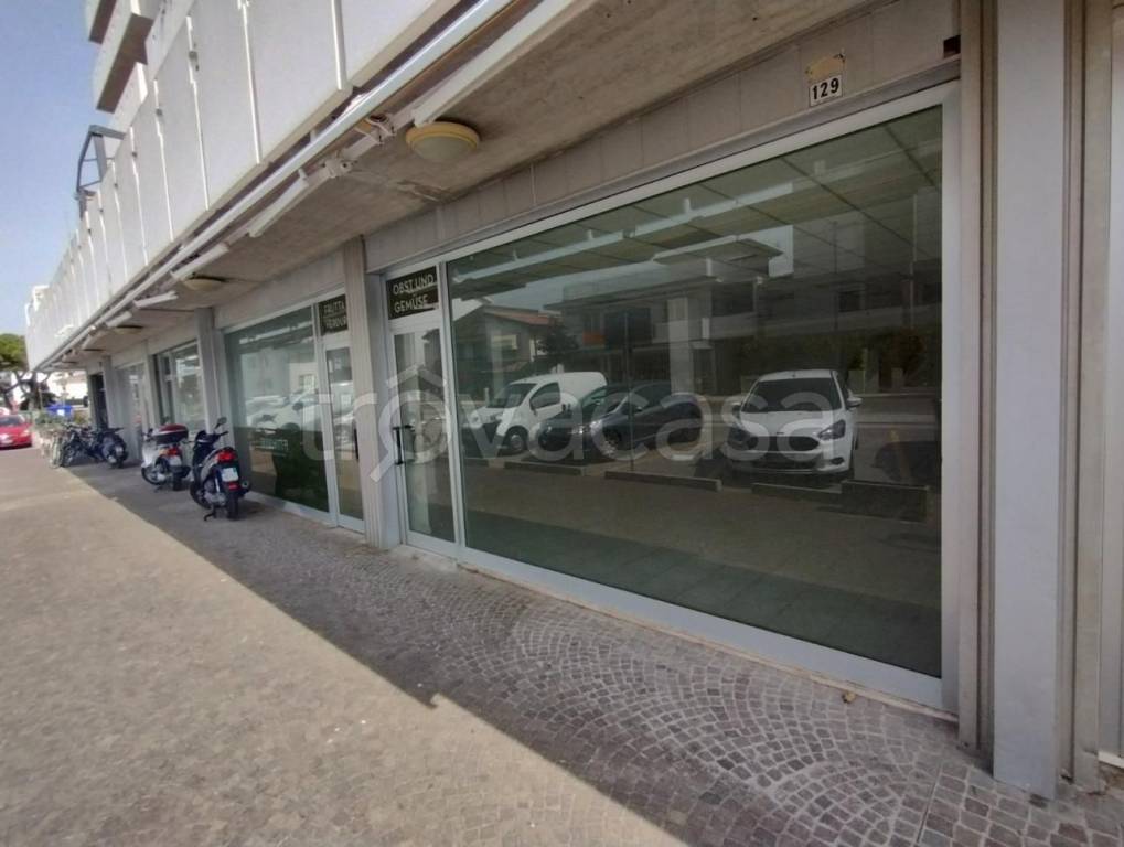 negozio in vendita a Lignano Sabbiadoro