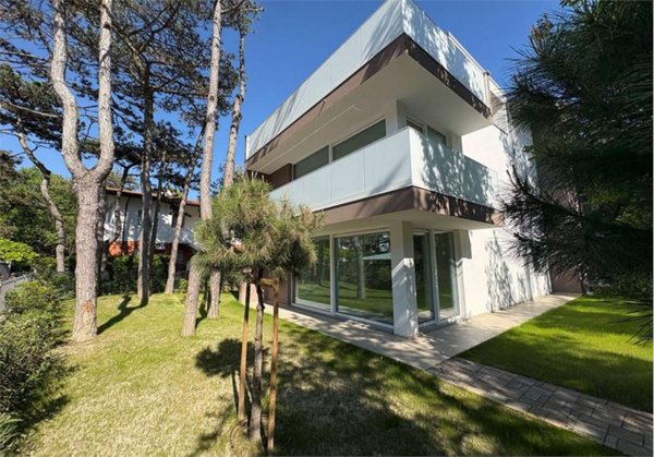 appartamento in vendita a Lignano Sabbiadoro in zona Pineta