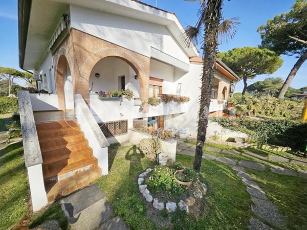 casa indipendente in vendita a Lignano Sabbiadoro in zona Riviera