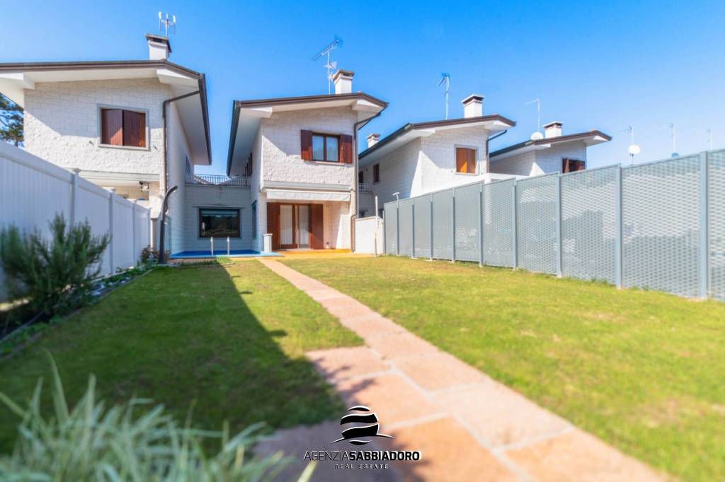 casa indipendente in vendita a Lignano Sabbiadoro