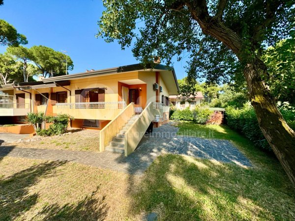 casa indipendente in vendita a Lignano Sabbiadoro in zona Riviera