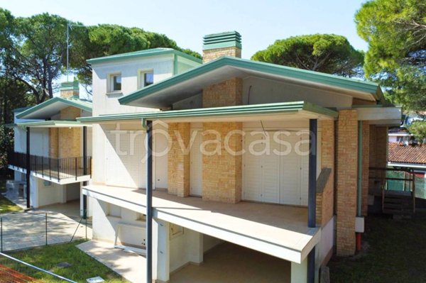 casa indipendente in vendita a Lignano Sabbiadoro in zona Riviera