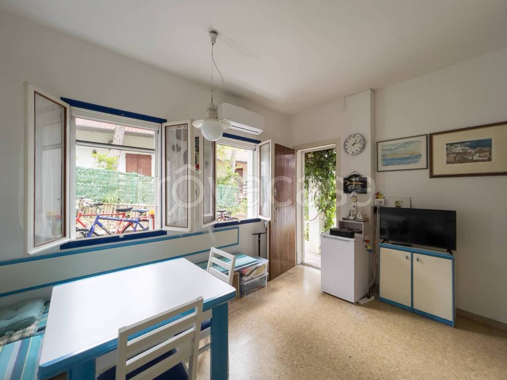 casa indipendente in vendita a Lignano Sabbiadoro in zona Pineta