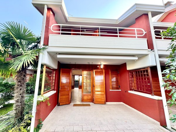 casa indipendente in vendita a Lignano Sabbiadoro in zona Pineta