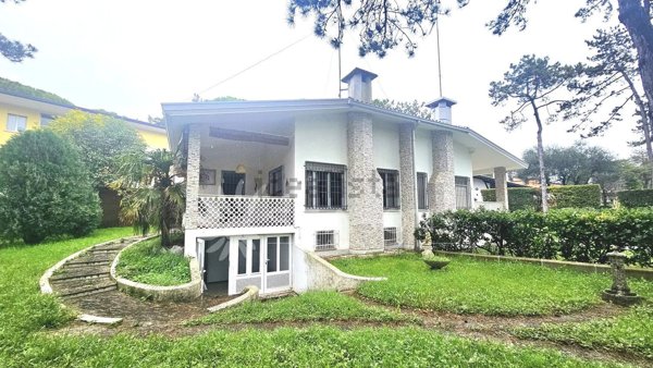 casa indipendente in vendita a Lignano Sabbiadoro in zona Pineta