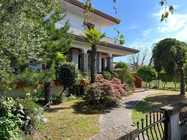 casa indipendente in vendita a Lignano Sabbiadoro