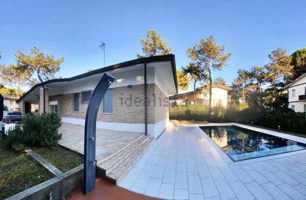casa indipendente in vendita a Lignano Sabbiadoro in zona Pineta