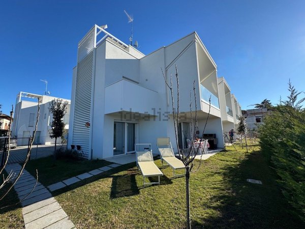 casa indipendente in vendita a Lignano Sabbiadoro