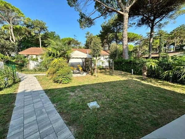 casa indipendente in vendita a Lignano Sabbiadoro in zona Pineta