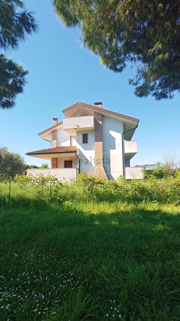 casa indipendente in vendita a Lignano Sabbiadoro