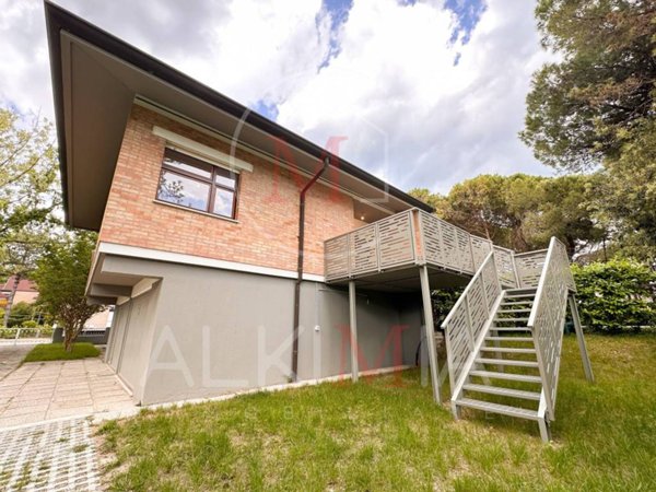 casa indipendente in vendita a Lignano Sabbiadoro in zona Riviera