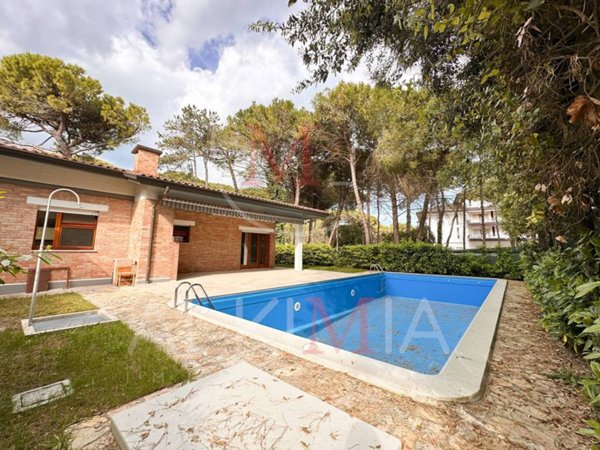 casa indipendente in vendita a Lignano Sabbiadoro in zona Riviera