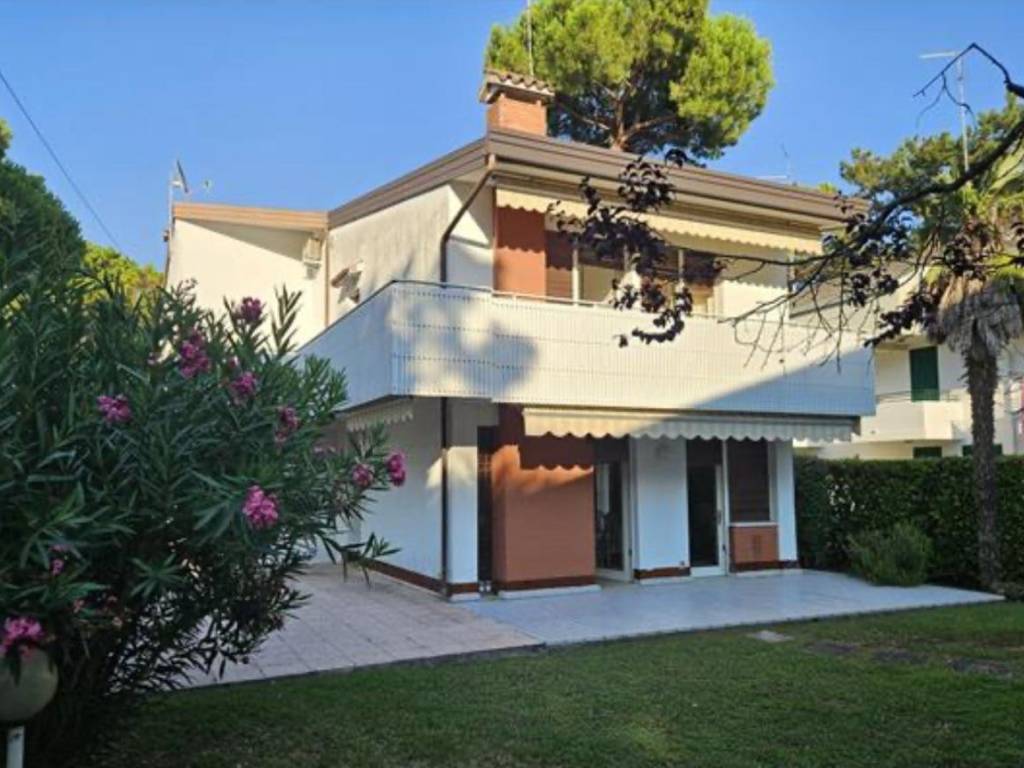 casa indipendente in vendita a Lignano Sabbiadoro in zona Pineta