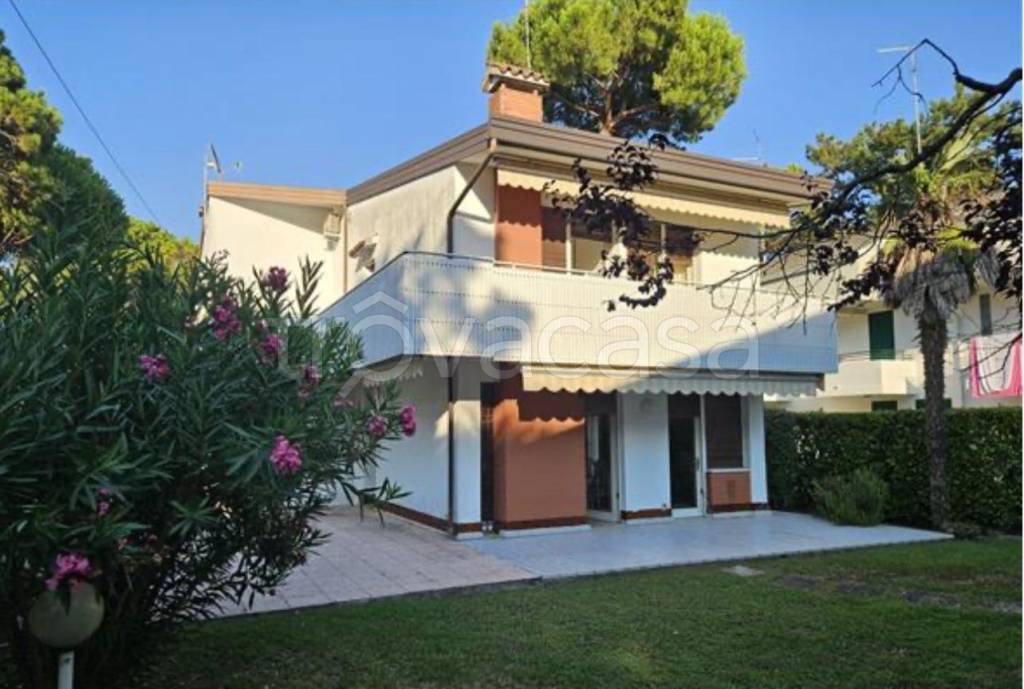 casa indipendente in vendita a Lignano Sabbiadoro in zona Pineta