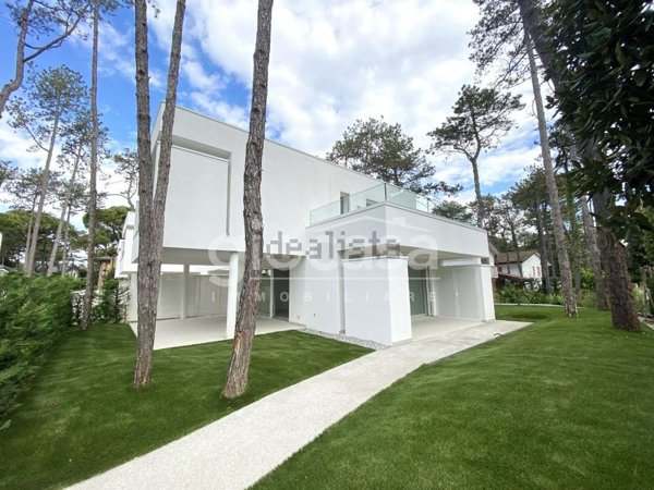 casa indipendente in vendita a Lignano Sabbiadoro in zona Pineta