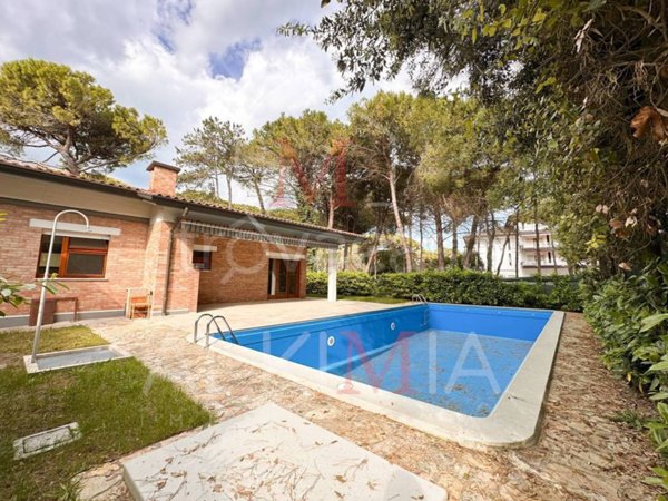casa indipendente in vendita a Lignano Sabbiadoro in zona Riviera