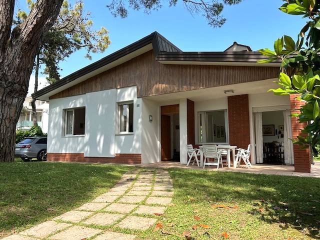 casa indipendente in vendita a Lignano Sabbiadoro in zona Pineta
