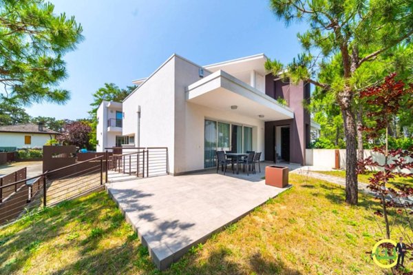 casa indipendente in vendita a Lignano Sabbiadoro in zona Pineta