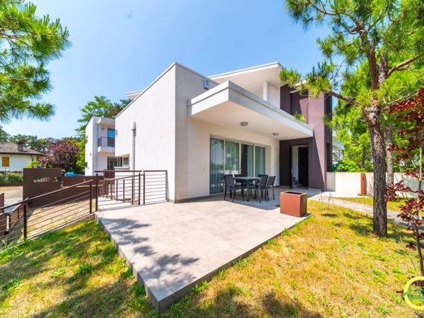 casa indipendente in vendita a Lignano Sabbiadoro in zona Pineta
