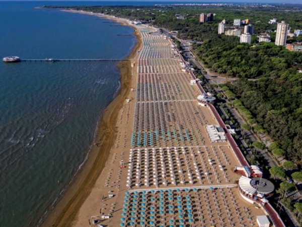 casa indipendente in vendita a Lignano Sabbiadoro in zona Pineta