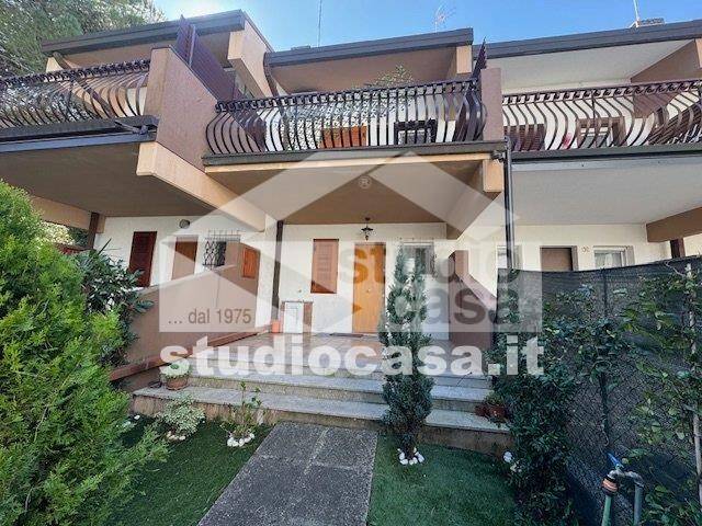 casa indipendente in vendita a Lignano Sabbiadoro in zona Pineta