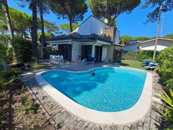 casa indipendente in vendita a Lignano Sabbiadoro in zona Pineta