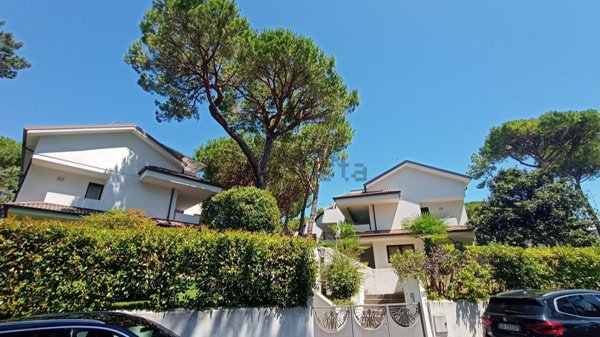 casa indipendente in vendita a Lignano Sabbiadoro in zona Pineta