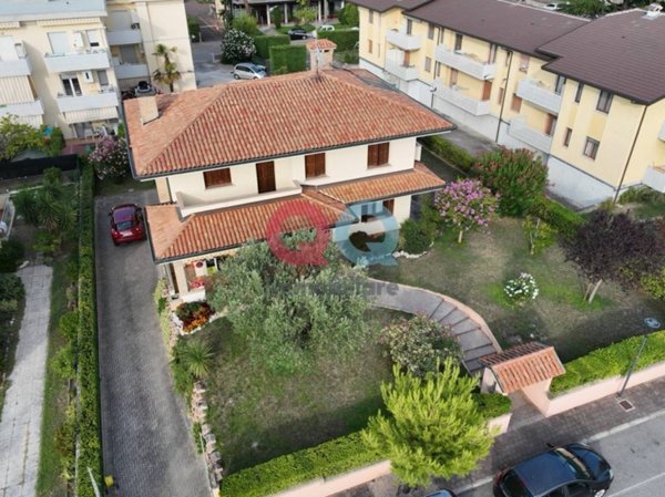 casa indipendente in vendita a Lignano Sabbiadoro