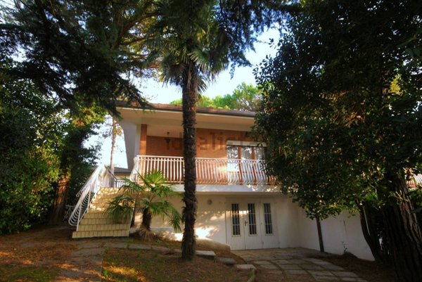 casa indipendente in vendita a Lignano Sabbiadoro in zona Riviera