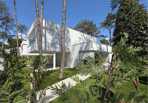 casa indipendente in vendita a Lignano Sabbiadoro in zona Pineta