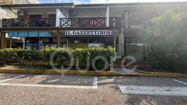 negozio in vendita a Lignano Sabbiadoro in zona Riviera