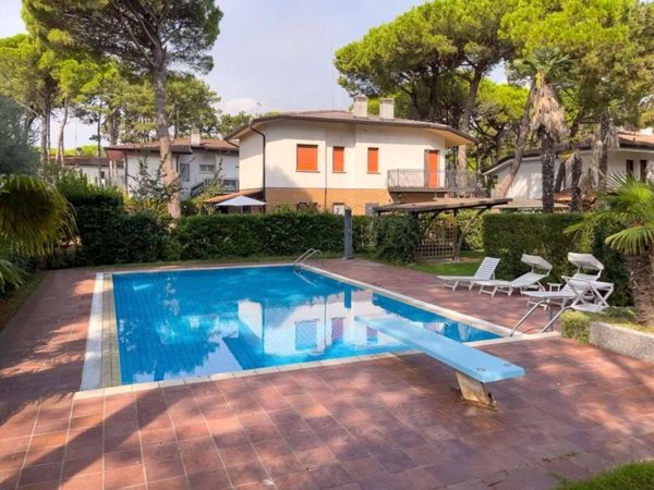 casa indipendente in vendita a Lignano Sabbiadoro in zona Riviera