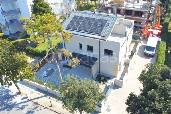 casa indipendente in vendita a Lignano Sabbiadoro in zona Pineta