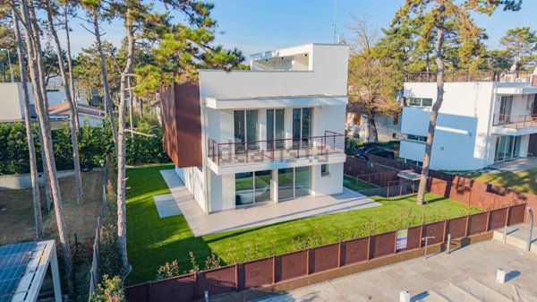 casa indipendente in vendita a Lignano Sabbiadoro in zona Pineta