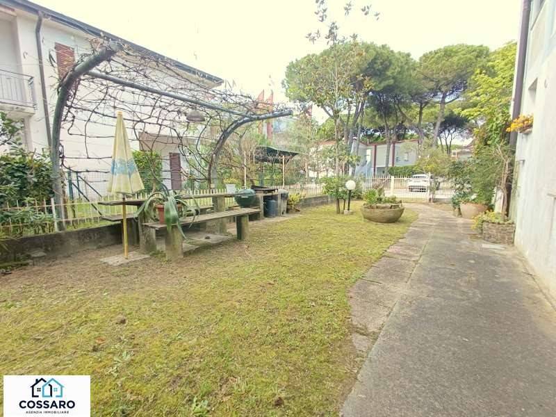 appartamento in vendita a Lignano Sabbiadoro in zona Pineta