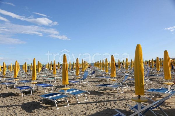 negozio in vendita a Lignano Sabbiadoro in zona Pineta