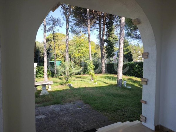 casa indipendente in vendita a Lignano Sabbiadoro in zona Pineta
