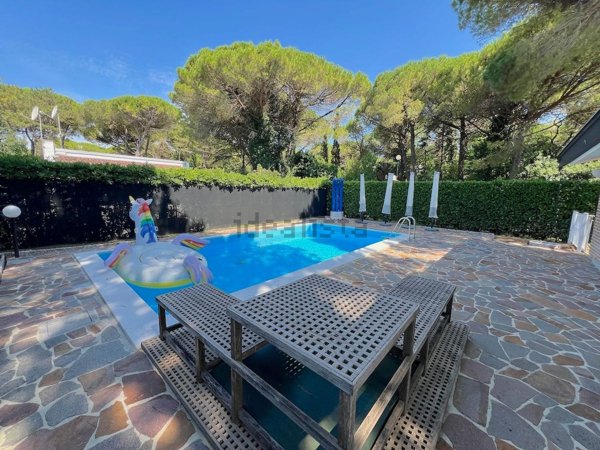 casa indipendente in vendita a Lignano Sabbiadoro in zona Riviera