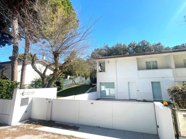 casa indipendente in vendita a Lignano Sabbiadoro in zona Pineta