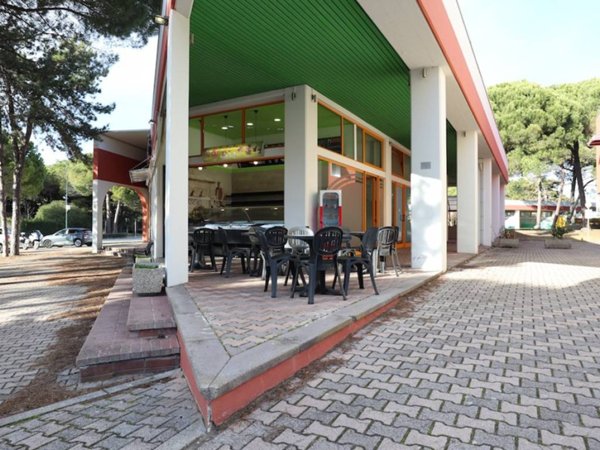 negozio in vendita a Lignano Sabbiadoro in zona Riviera
