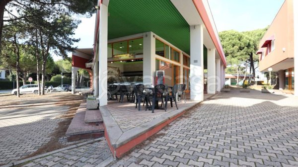 negozio in vendita a Lignano Sabbiadoro in zona Riviera