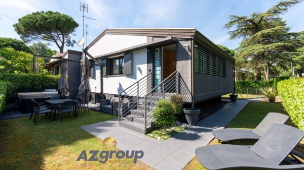 casa indipendente in vendita a Lignano Sabbiadoro in zona Riviera